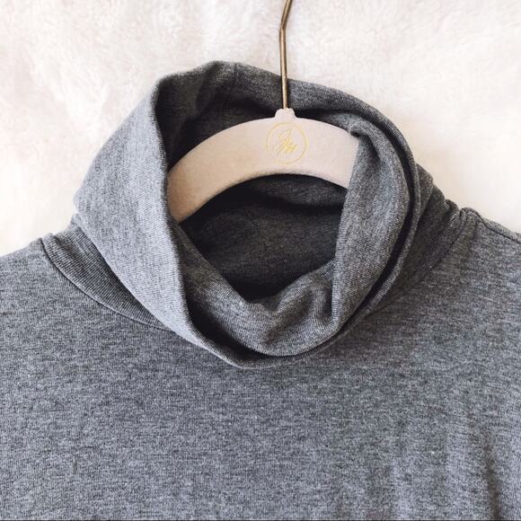 Ann Taylor Gray Sleeveless Turtleneck Top - Picture 4 of 7
